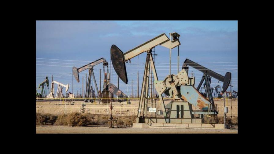 El petróleo de Texas cede un 2.9 % y toca su nivel más bajo en casi un mes