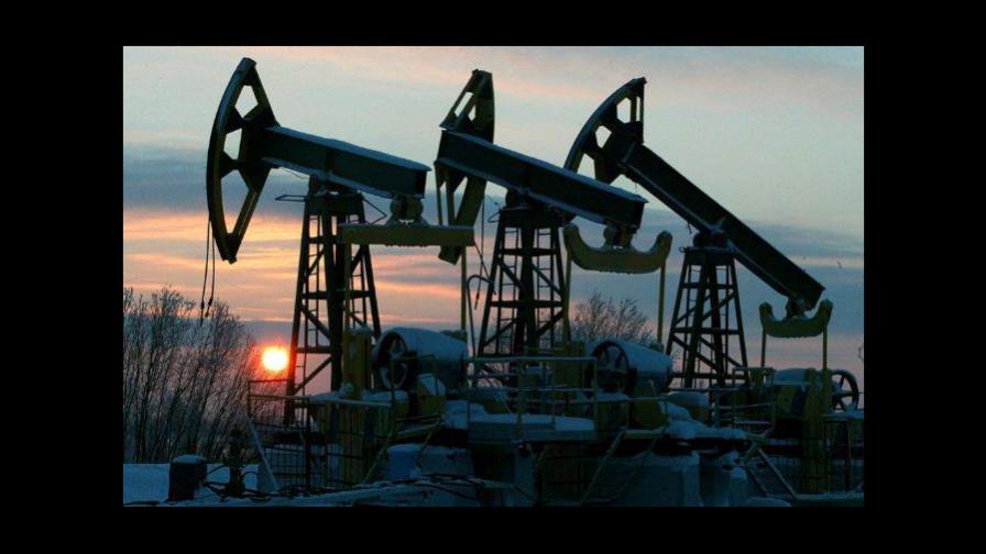 El petróleo de Texas abre con una caída del 2.79 %, hasta 51.65 dólares