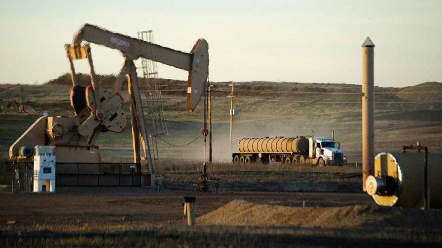 El petróleo de Texas sube un 2.6 %, hasta 53.55 dólares el barril