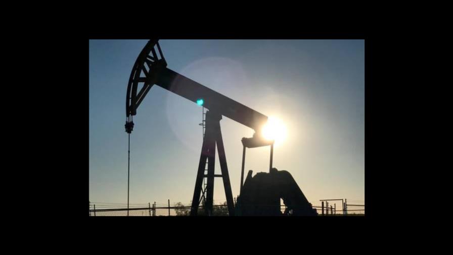 El petróleo de Texas sube un 2.3 % y barril alcanza los US$54.76 