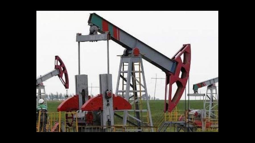 El petróleo de Texas abre con un alza del 1.33 % y el precio roza los 57 dólares