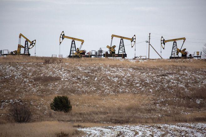 El precio del petróleo de Texas sube y se acerca a los 60 dólares