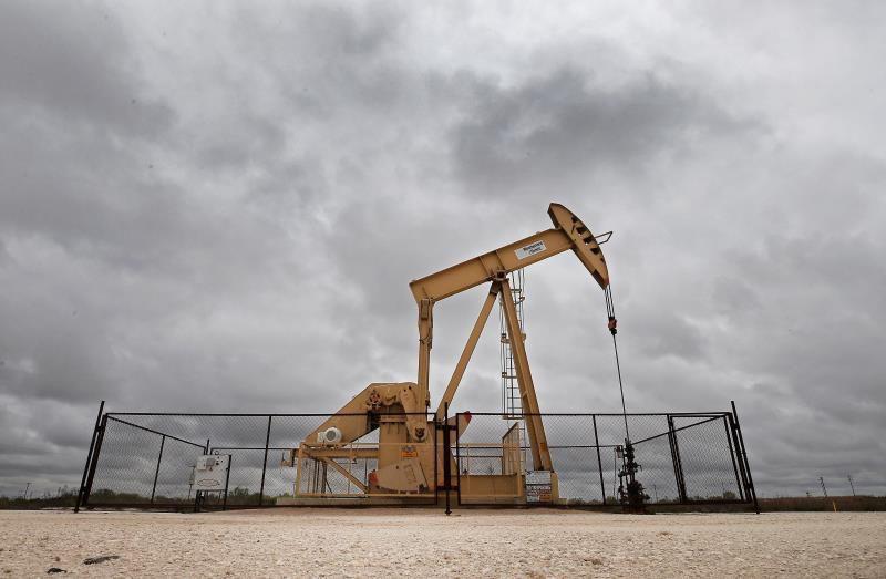 El petróleo de Texas abre con una bajada del 1.68 %, hasta 62.46 dólares