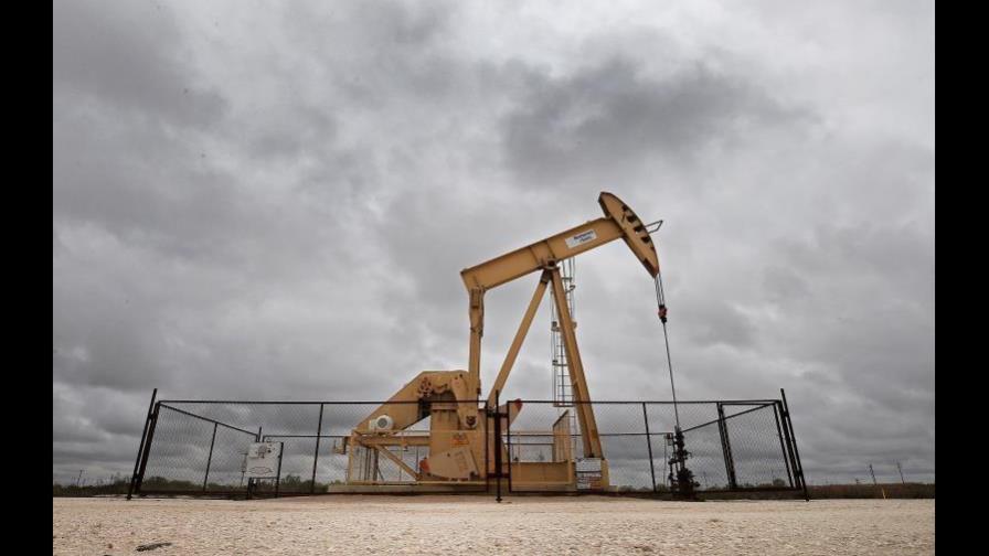 El petróleo de Texas abre con una bajada del 1.68 %, hasta 62.46 dólares