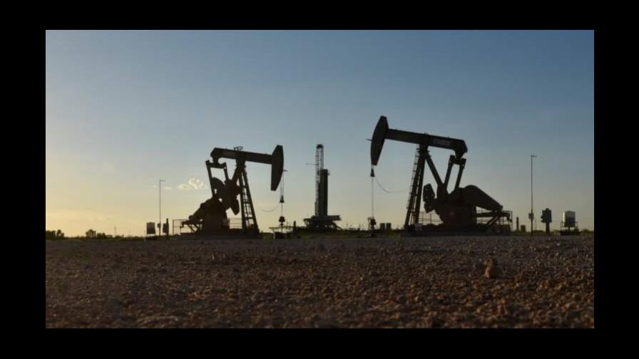 El petróleo de Texas abre al alza y se cotiza a 61.06 dólares