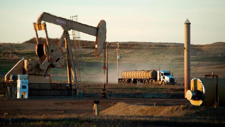 El petróleo de Texas abre con un descenso del 2.54 %, hasta los 59.89 dólares