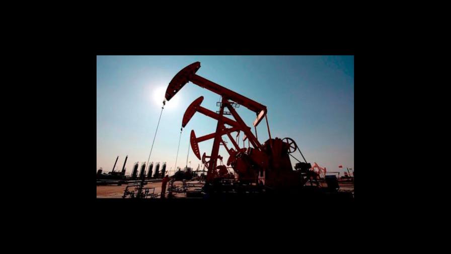 El petróleo de Texas cierra con un descenso del 1.5 % hasta los 62.44 dólares