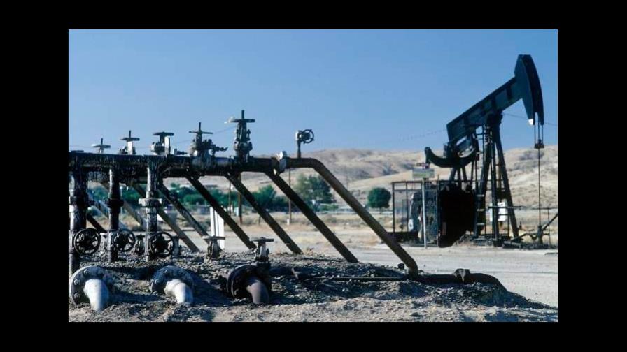 El petróleo de Texas cierra al alza y se cotiza a 61.43 dólares