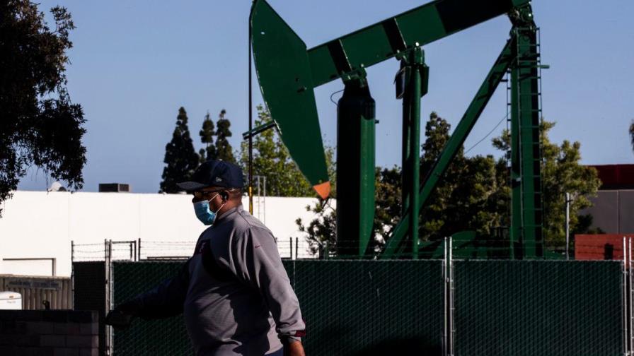 El petróleo de Texas cierra con un alza del 1.2 %, hasta los 62.14 dólares
