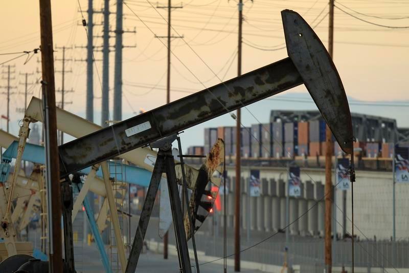 El petróleo de Texas cierra con una bajada del 1.4 %, hasta los 64.71 dólares