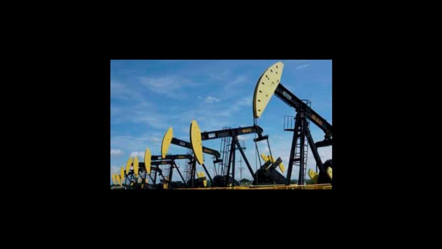 El petróleo de Texas cierra al alza y el barril se vende a 64.92 dólares