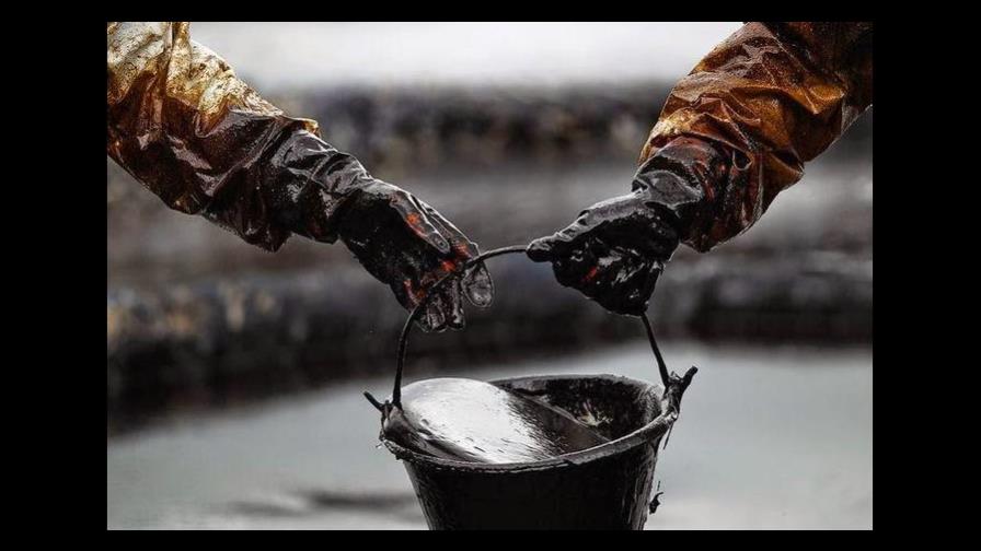 La OPEP y Rusia mantienen su plan de aumentar gradualmente la oferta de crudo