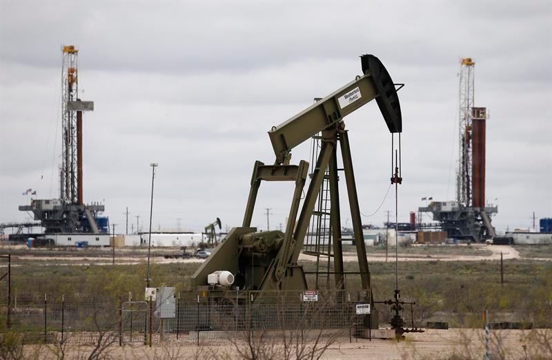 El petróleo de Texas abre con un alza del 0.90 %, hasta los 74.03 dólares