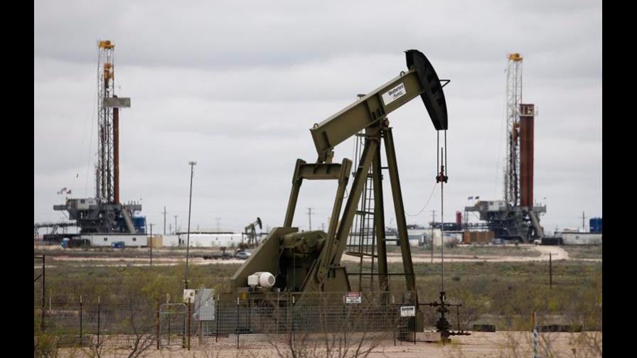 El petróleo de Texas abre con un alza del 0.90 %, hasta los 74.03 dólares