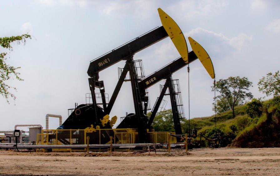 El petróleo de Texas cae un 7.51 % y cierra en 66.42 dólares el barril