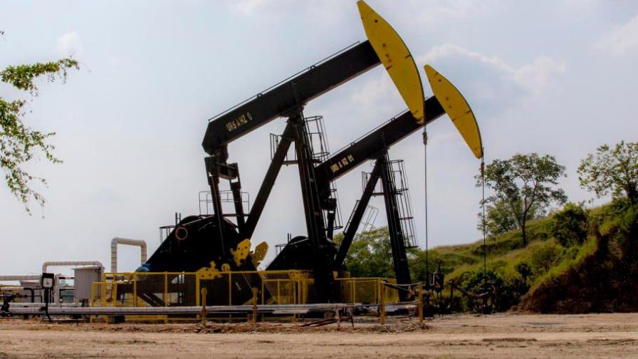 El petróleo de Texas cae un 7.51 % y cierra en 66.42 dólares el barril
