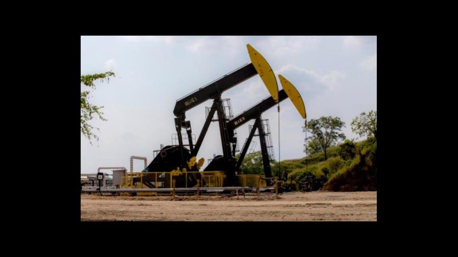 El petróleo de Texas abre con un descenso del 2.65 %, hasta los 69.37 dólares