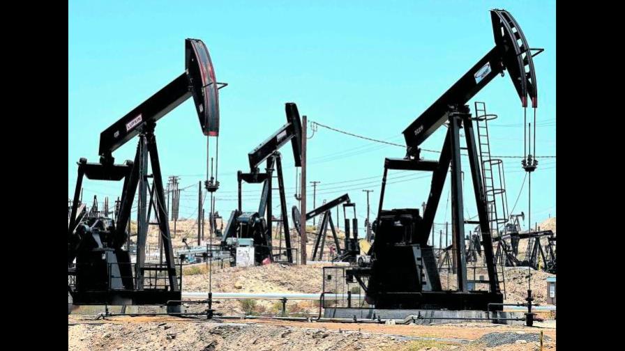 El petróleo de Texas abre con un descenso del 0.43 %, hasta los 67 dólares