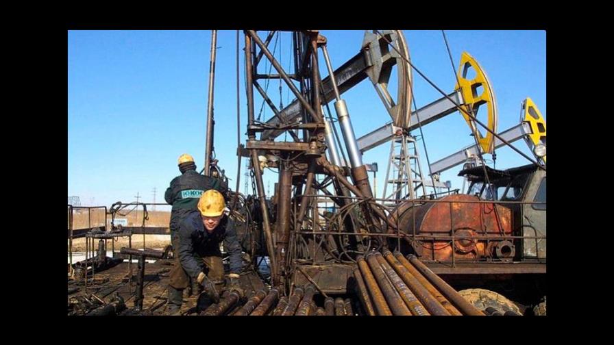 El petróleo de Texas abre con un retroceso del 1.01 %, hasta los 62.86 dólares