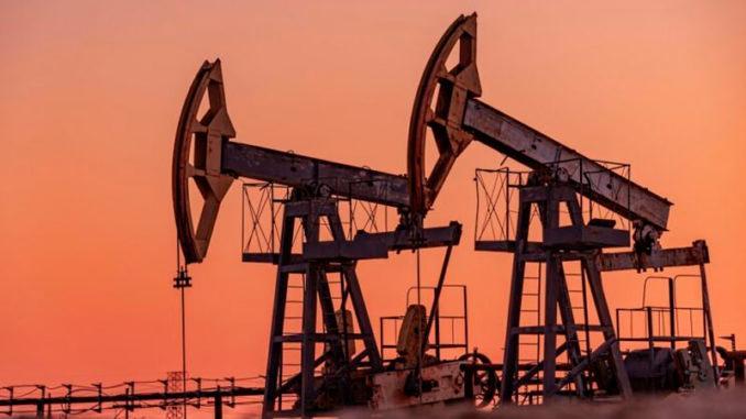 El petróleo de Texas baja un 2.4 % y cierra en los 82.66 dólares el barril