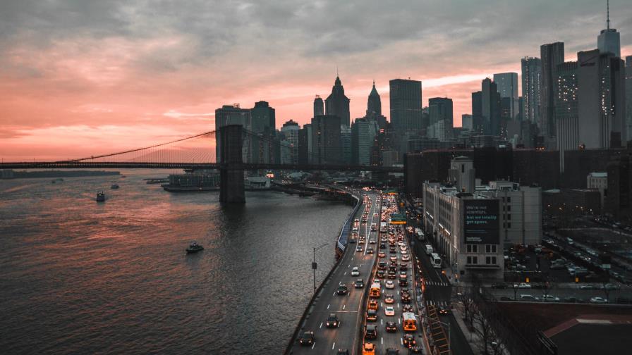 Nueva York refuerza sus hospitales y avisa: “La COVID-19 es el Grinch”