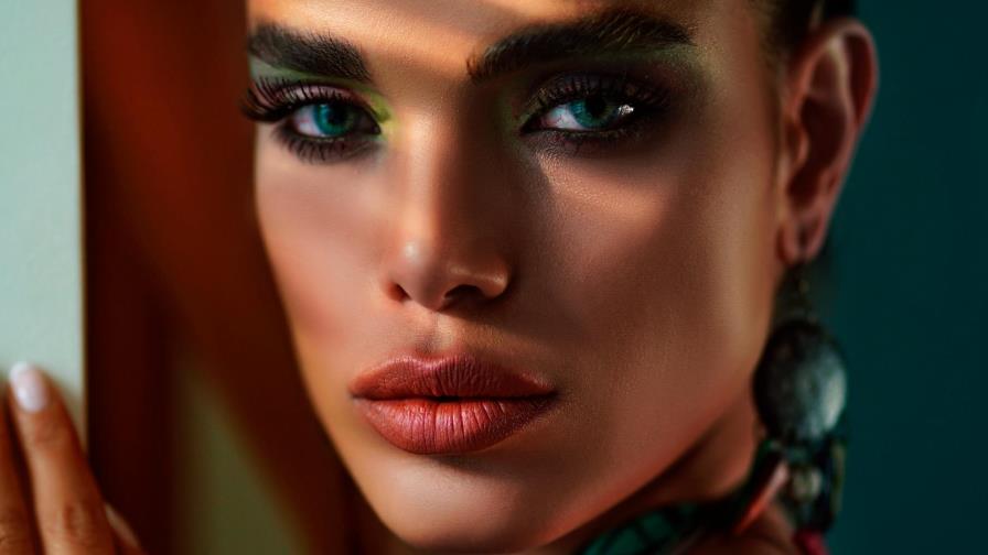 Tres pasos para alistar los ojos para el maquillaje