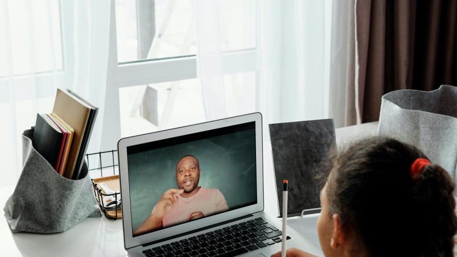 La pandemia agudizó la brecha digital de los latinos