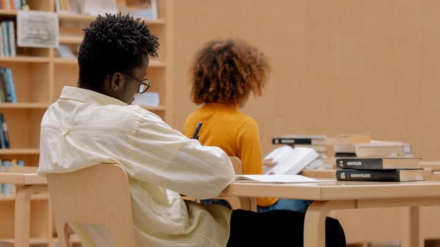 Universidad española UNIR y OEA ofrecen 60 becas a estudiantes de A. Latina