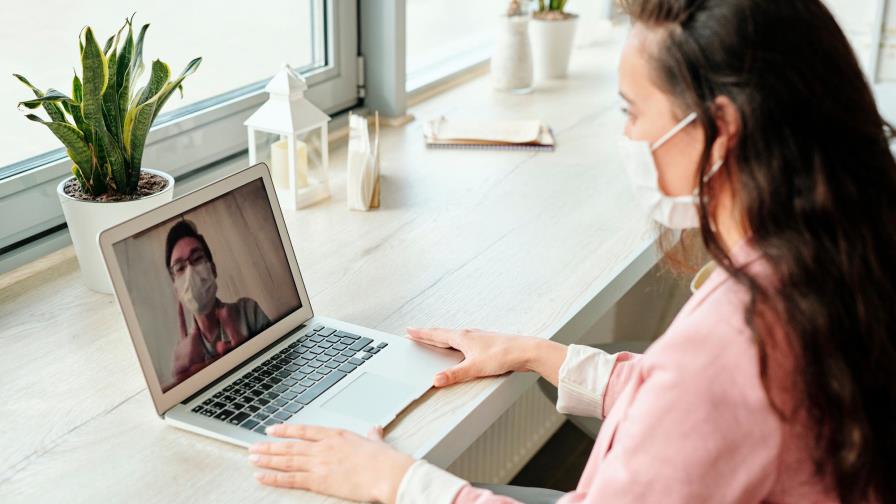 R.Unido incluye mascarillas y teletrabajo en plan de contingencia para covid