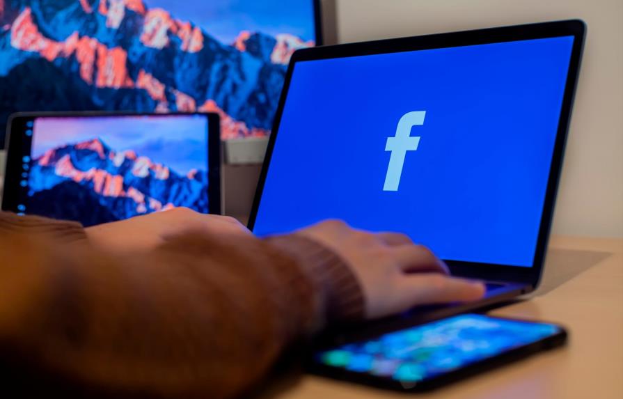 Regulador antimonopolio de EEUU pide más plazo en la demanda de Facebook 