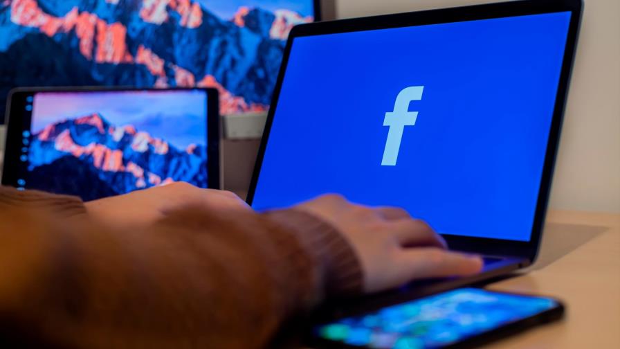 Regulador antimonopolio de EEUU pide más plazo en la demanda de Facebook 