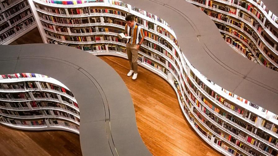 Fernando Marías y Raquel Lanseros seleccionan un poema para cada semana