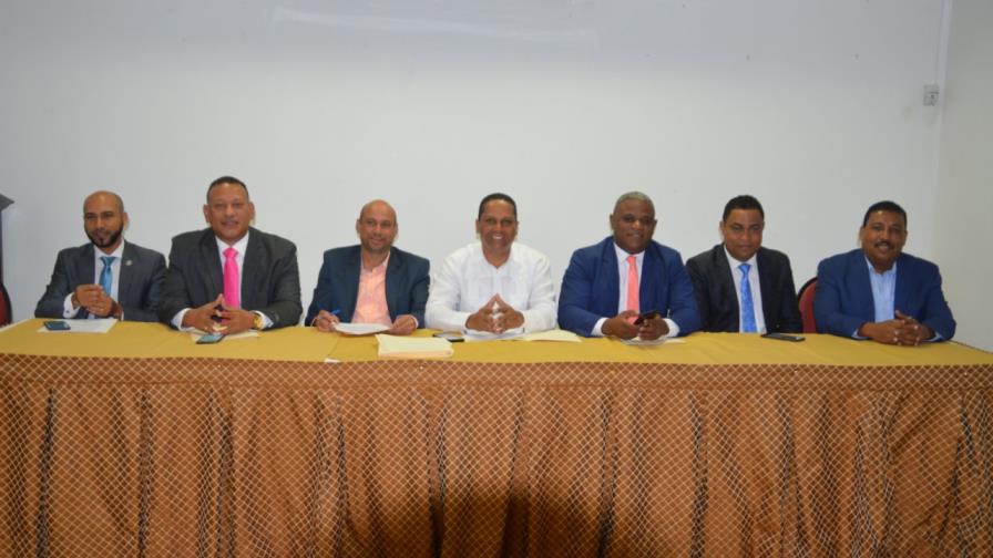 Directores municipales de Santiago ofrecen apoyo al presidente Danilo Medina Directores municipales de Santiago ofrecen apoyo al presidente Danilo Medina