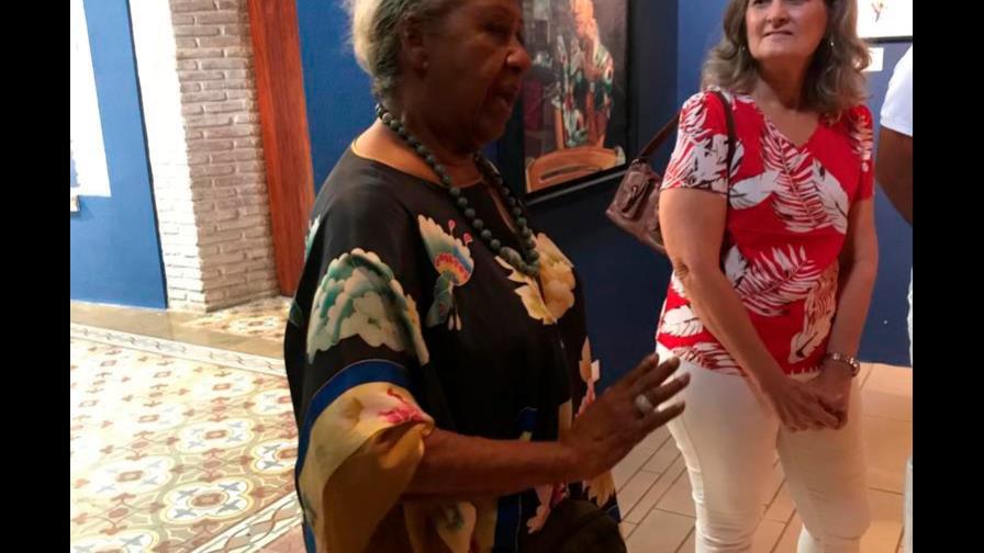 Ada Balcácer visita la exposición de DLAC