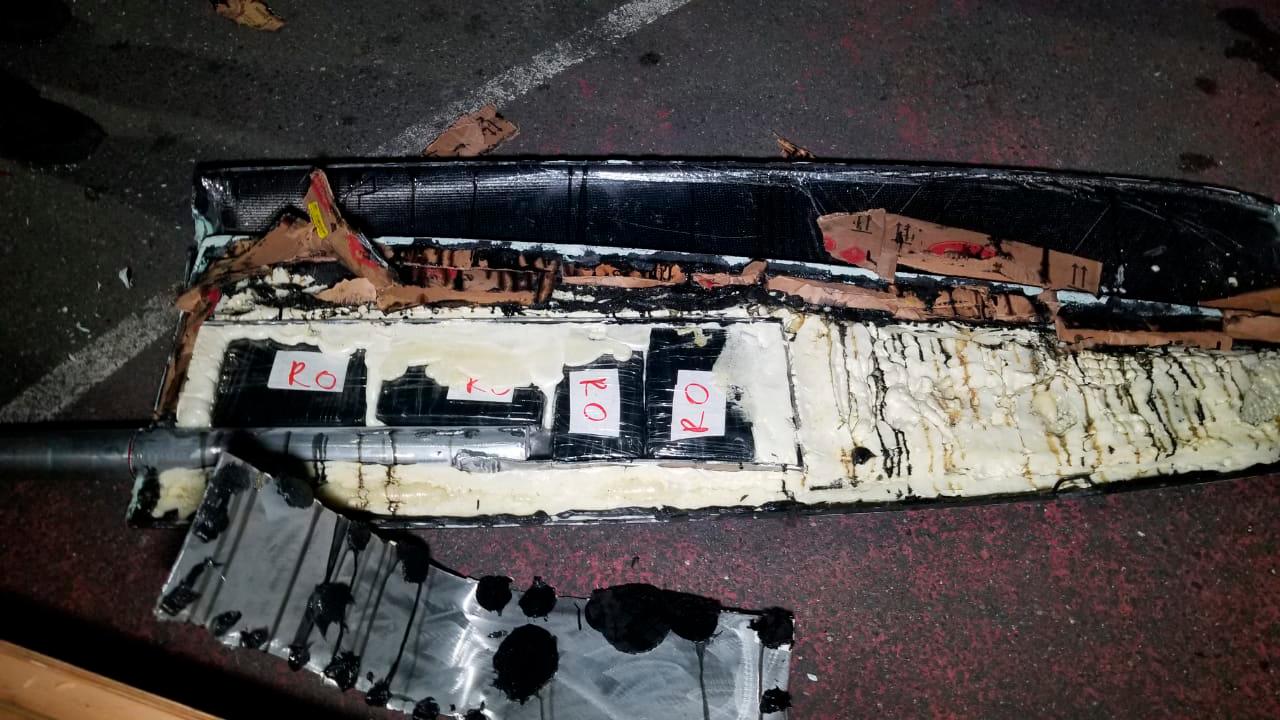 La droga sería transportada en dos palas de timón para embarcaciones.