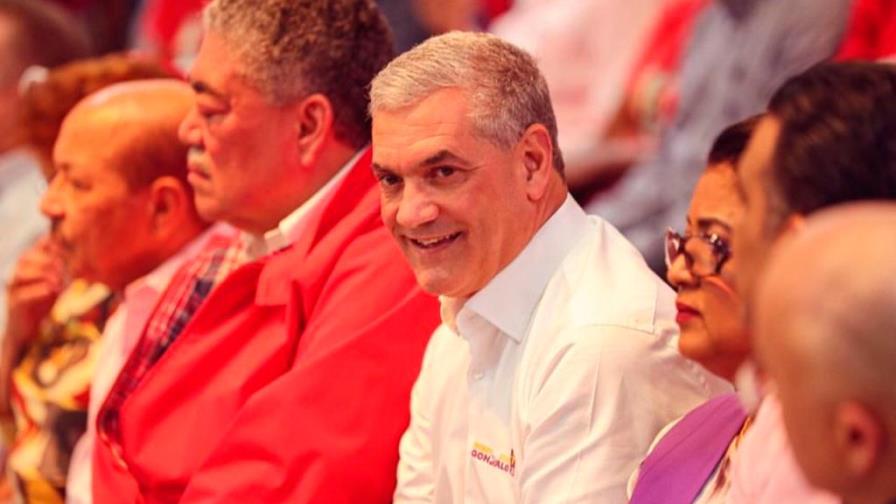 Gonzalo Castillo dice encuesta le  da 57 a 31 a su favor