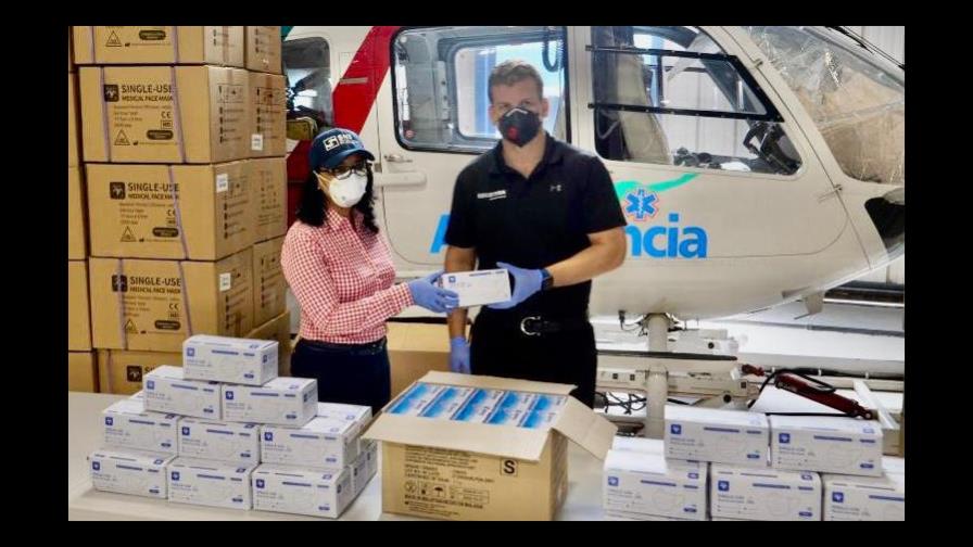 Gonzalo Castillo entrega al Servicio Nacional de Salud 250 mil mascarillas y 30 mil guantes