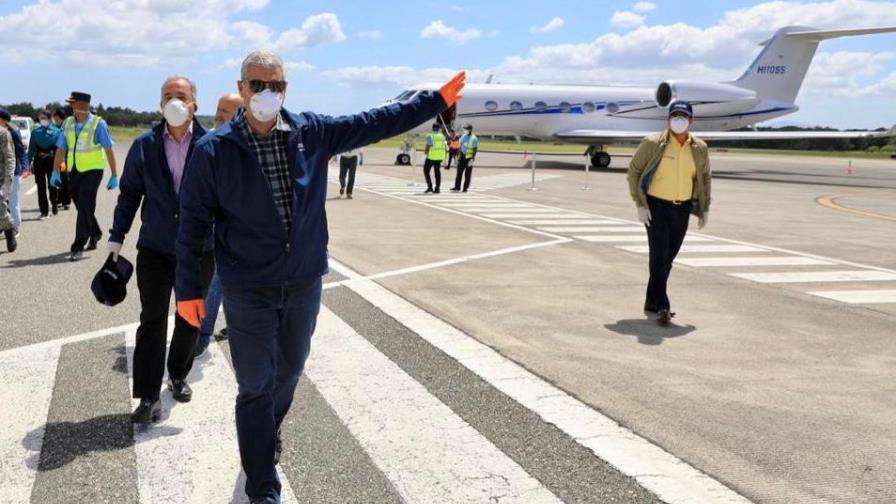 Gonzalo dispone avión para traer a RD a 11 médicos dominicanos desde Venezuela Gonzalo dispone avión para traer a RD a 11 médicos dominicanos desde Venezuela