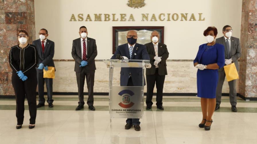 Diputados del PRM acusan a Salud Pública de utilizar ruedas de prensa como tribuna de campaña política Diputados del PRM acusan a Salud Pública de utilizar ruedas de prensa como tribuna de campaña política