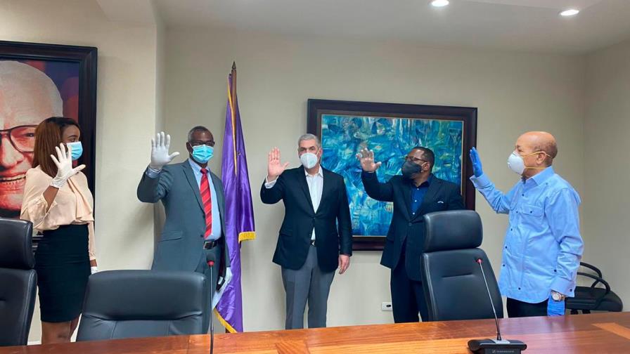 Dos alcaldes del PRSC y una regidora de la Fuerza del Pueblo pasan a apoyar a Gonzalo 