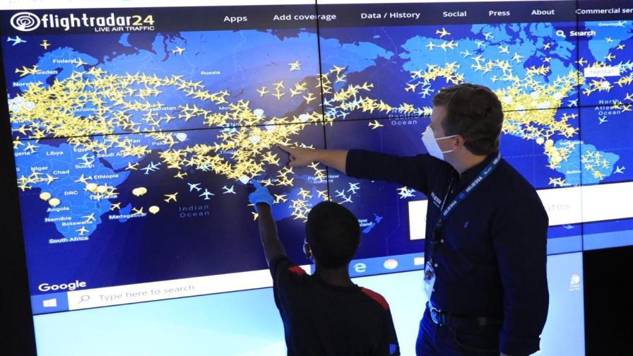 Gonzalo se compromete a pagar estudios de niño de 12 años que desea ser técnico en aviación