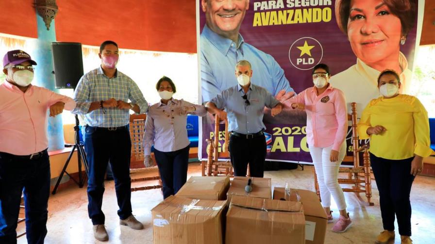 Gonzalo Castillo entrega mascarillas en el Este y el Cibao