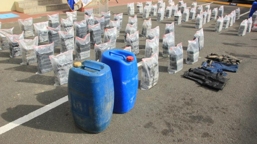 Apresan siete hombres durante operativos en que incautaron 463 paquetes de cocaína