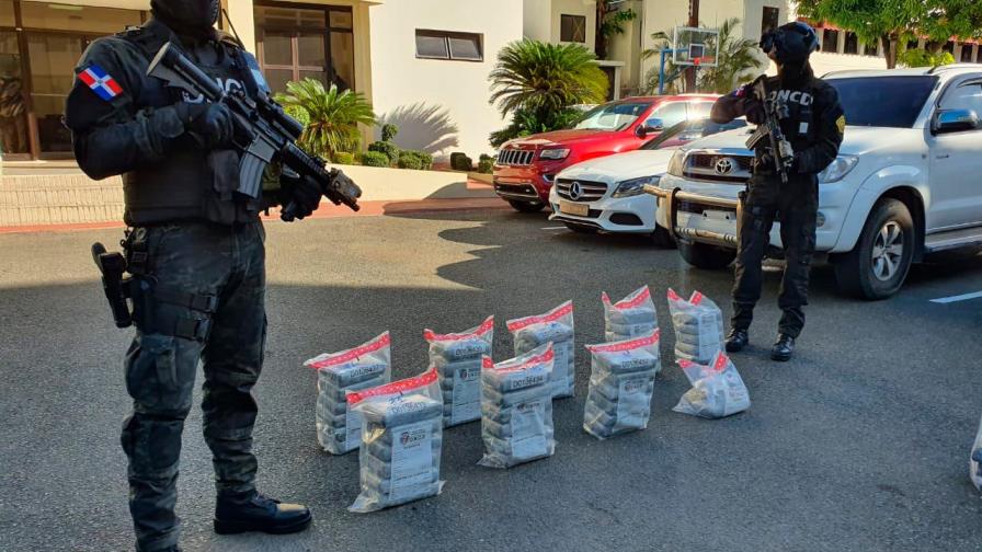 Ocupan 49 paquetes de droga escondidos debajo de un buque en San Pedro de Macorís 