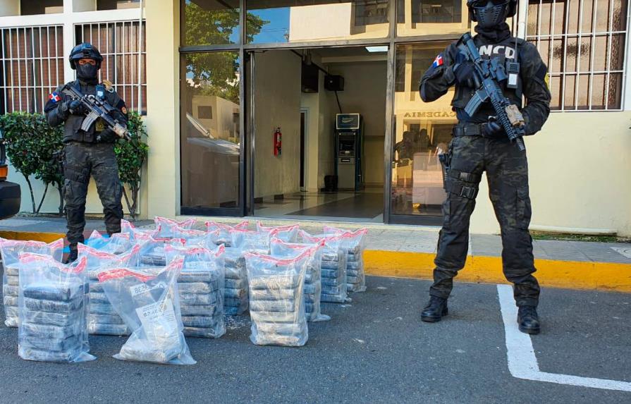 Autoridades ocupan 103 paquetes de droga en Pedernales 