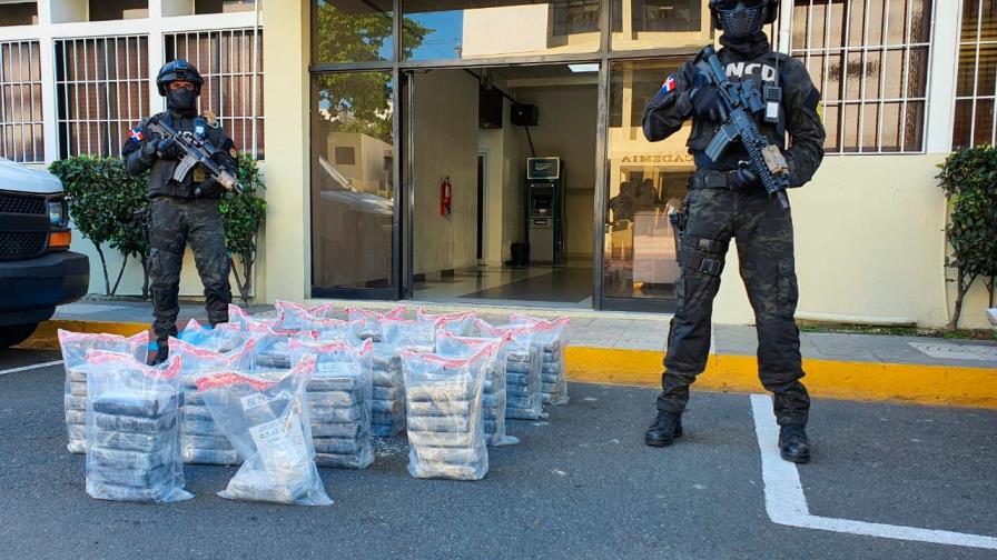 Autoridades ocupan 103 paquetes de droga en Pedernales 