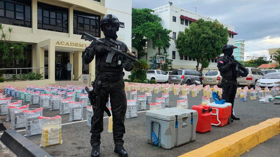 Video | Ocupan 897 paquetes de cocaína cerca de la costa en Baní