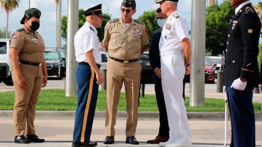 Ministro de Defensa dominicano visita sede del Comando Sur de Estados Unidos