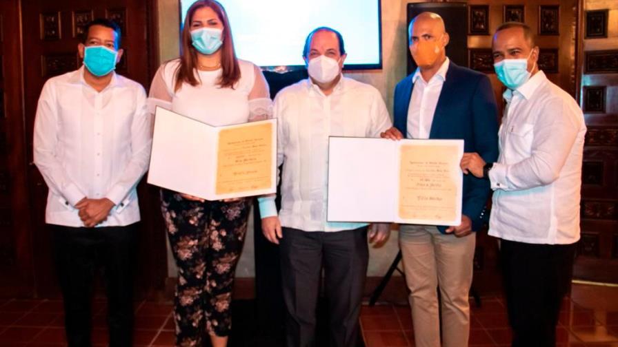 Alcaldía del Distrito reconoce por su trayectoria a los deportistas Prisilla Rivera y Félix Sánchez