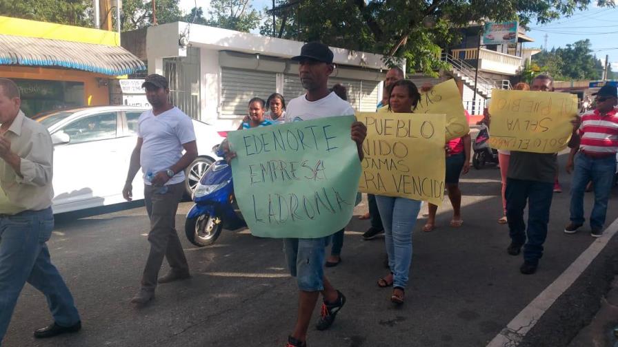 Protestan en Piedra Blanca contra deficiente y caro servicio de energía